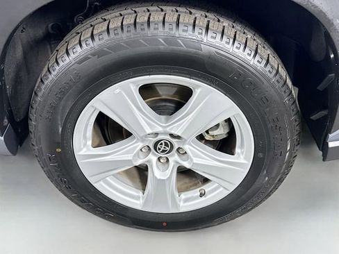 Certified 2024 Toyota Highlander LE image 30