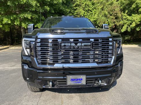 Used 2024 GMC Sierra 2500 Denali Ultimate AWD/4WD image 3