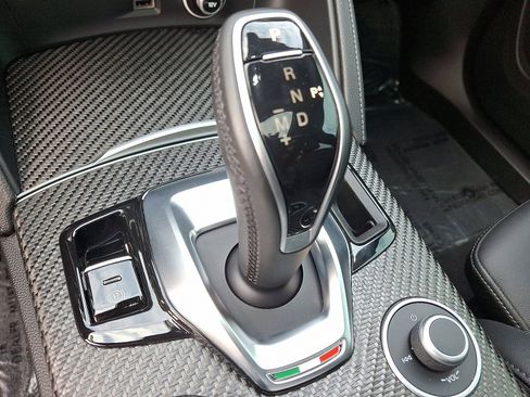 Used 2024 Alfa Romeo Stelvio Quadrifoglio image 15