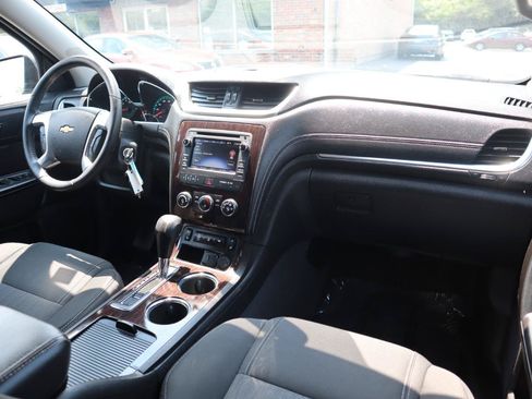 Used 2016 Chevrolet Traverse LT w/ Style and Technology Package AWD/4WD image 11
