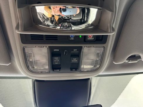 Used 2023 Honda Odyssey Touring image 25