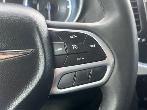 Used 2023 Chrysler 300 Touring L image 19