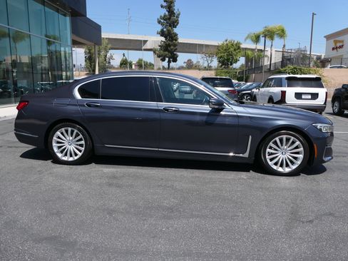 Used 2020 BMW 740i w/ Premium Package RWD image 2