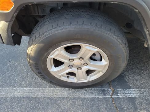 Used 2018 Jeep Wrangler Unlimited Sport S image 2