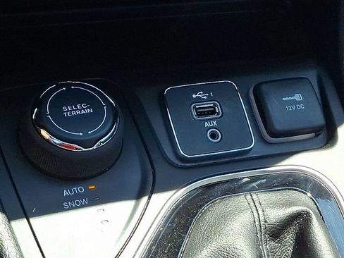 Used 2019 Jeep Cherokee Limited AWD/4WD image 16