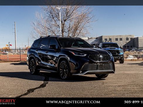 Used 2023 Toyota Highlander XSE image 1