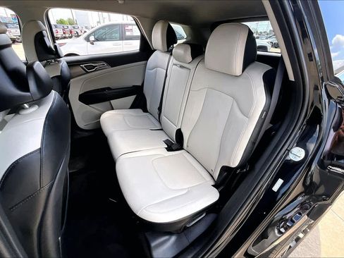 Used 2024 Kia Sportage EX image 18