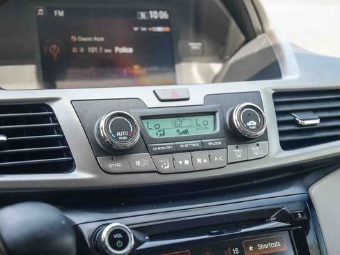 Used 2017 Honda Odyssey SE image 21