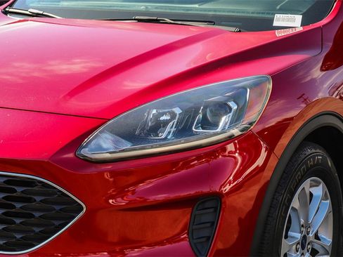 Used 2020 Ford Escape SE image 4