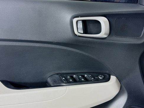 Used 2022 Hyundai Venue SEL FWD image 20