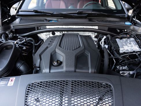 New 2025 Porsche Macan Turbo image 35