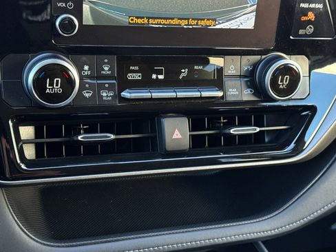 Used 2024 Toyota Highlander LE image 22