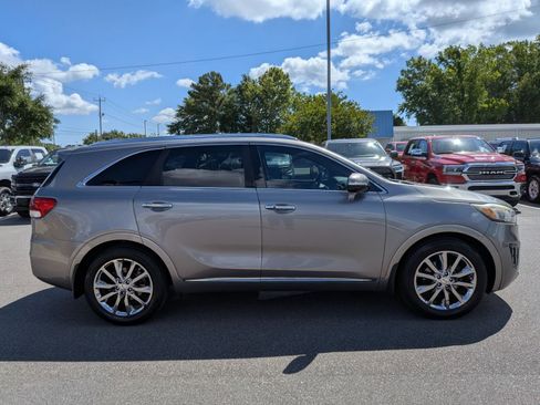 Used 2017 Kia Sorento SX FWD image 2