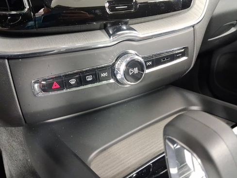 Certified 2025 Volvo XC60 T8 Plus w/ Protection Package Premier AWD/4WD image 28