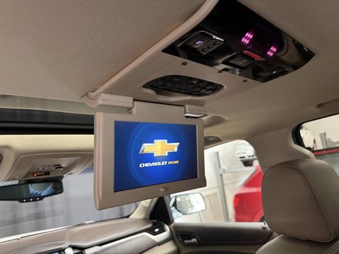 Used 2017 Chevrolet Suburban Premier AWD/4WD image 21