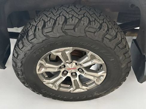 Used 2019 GMC Sierra 1500 SLT AWD/4WD image 32