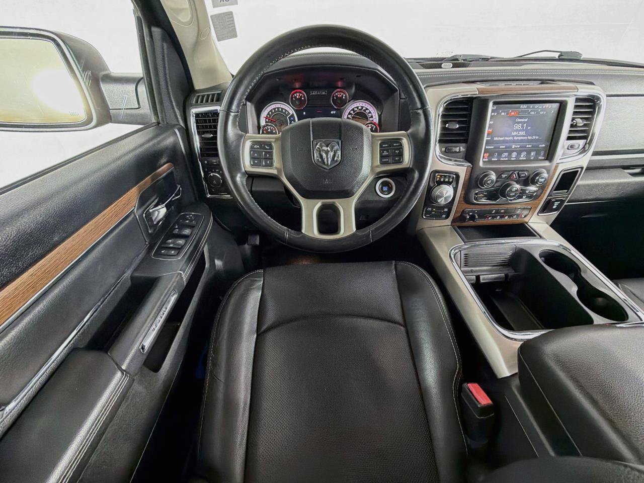 Used 2017 RAM 1500 Laramie w/ Convenience Group AWD/4WD image 13