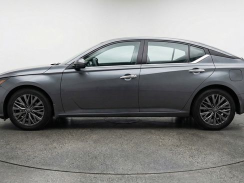 Used 2025 Nissan Altima 2.5 SV FWD image 5