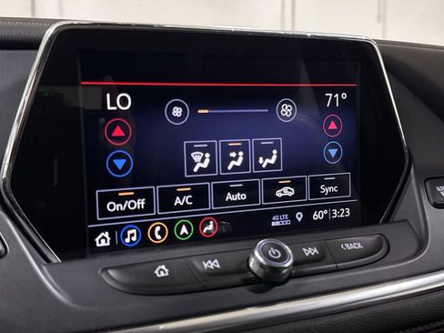 Used 2019 Chevrolet Blazer Premier w/ Sun and Wheels Package AWD/4WD image 17