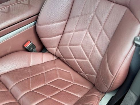 Used 2024 BMW 760i xDrive w/ Premium Package 2 image 28