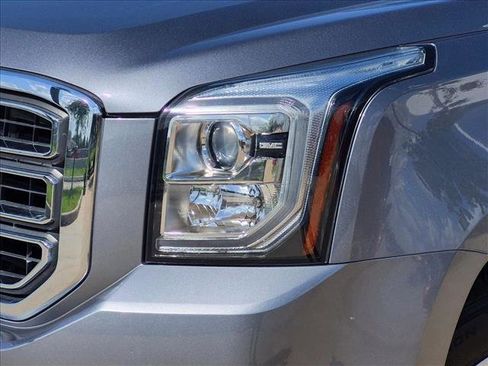 Used 2019 GMC Yukon XL SLT w/ Open Road Package RWD image 4