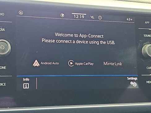 Certified 2022 Volkswagen Taos SE image 21