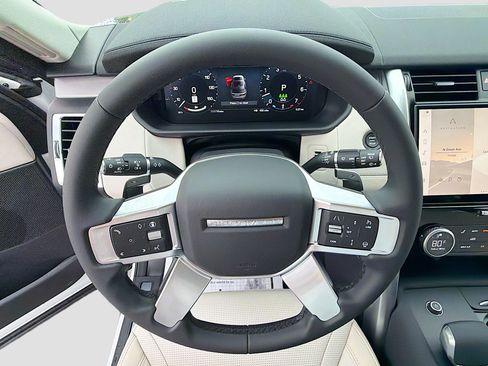 New 2026 Land Rover Discovery Limited Edition AWD/4WD image 41