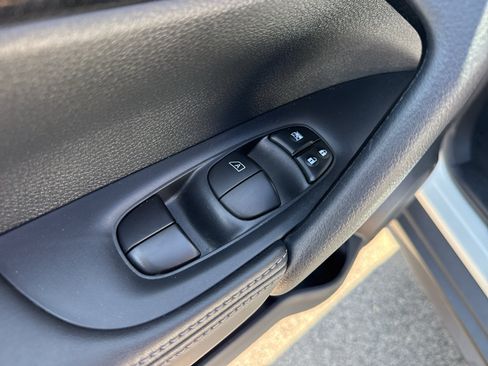 Used 2019 Nissan Rogue SL AWD/4WD image 12