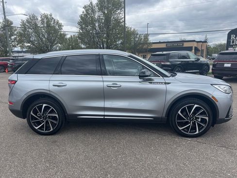 Used 2024 Lincoln Corsair Reserve w/ Equipment Group 201A AWD/4WD image 5