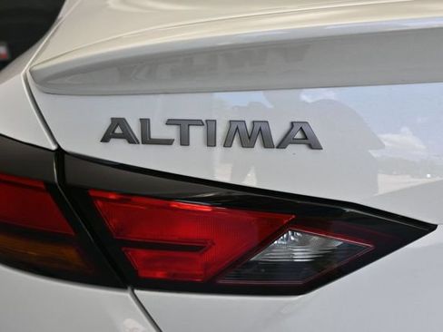 Used 2025 Nissan Altima 2.5 SR w/ SR Premium Package AWD/4WD image 15