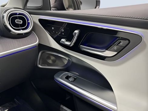 Used 2025 Mercedes-Benz C 300 4MATIC Sedan image 32