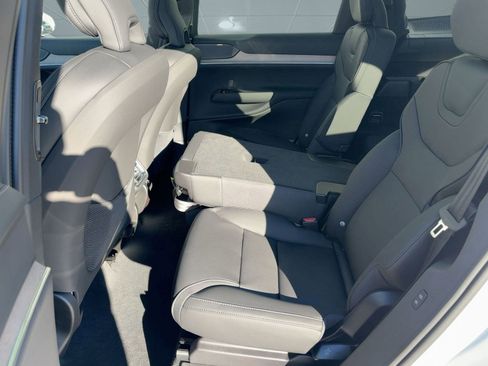 New 2025 Volvo EX90 Plus image 15