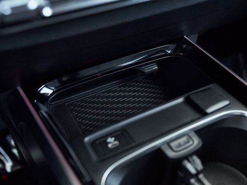 Used 2025 Mercedes-Benz GLB 250 4MATIC w/ Exclusive Package image 49