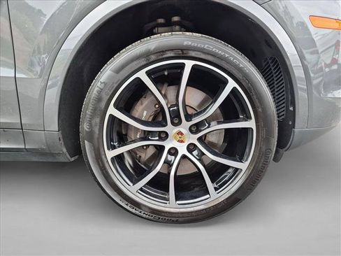 Used 2023 Porsche Cayenne AWD/4WD image 25