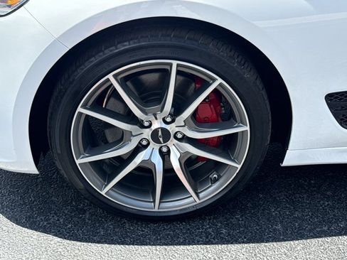 Used 2025 Genesis G70 2.5T RWD image 12