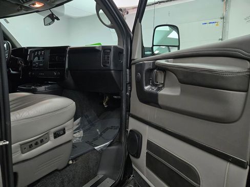 Used 2014 GMC Savana 1500 image 29