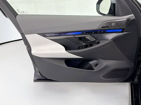 New 2026 BMW 550e xDrive image 23