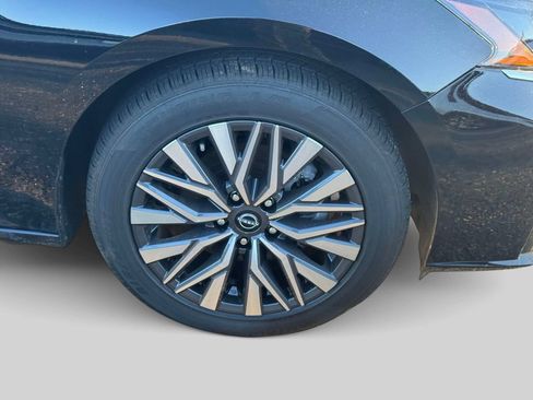 Used 2025 Nissan Altima 2.5 SV FWD image 8