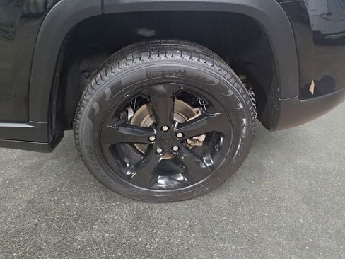 Certified 2023 Jeep Grand Cherokee Limited w/ Black Appearance Package image 34