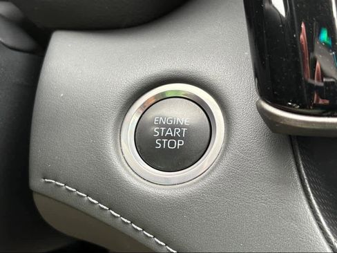 Used 2024 Toyota Highlander LE image 18