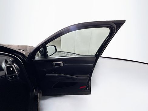 Used 2023 Kia Sorento LX image 30