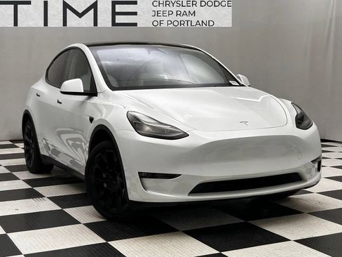 Used 2025 Tesla Model Y Long Range AWD/4WD image 1