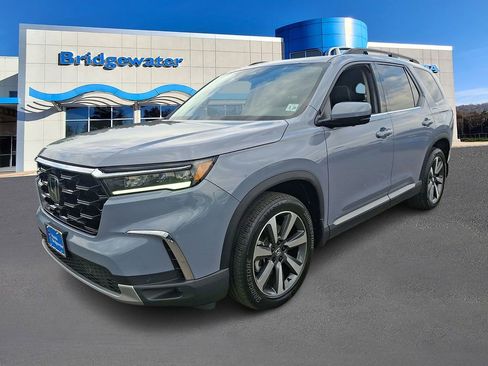 Used 2025 Honda Pilot Elite image 3