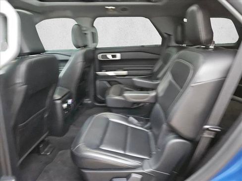 Used 2021 Ford Explorer XLT w/ Equipment Group 202A RWD image 17