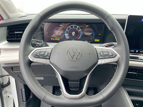 New 2025 Volkswagen Tiguan SE image 39