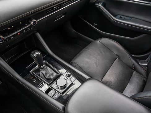 Used 2019 MAZDA MAZDA3 Hatchback w/ Premium Package FWD image 26