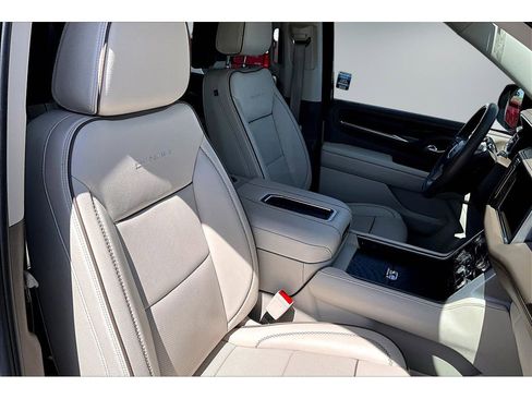 Used 2023 GMC Yukon XL Denali w/ Denali Reserve Package AWD/4WD image 26
