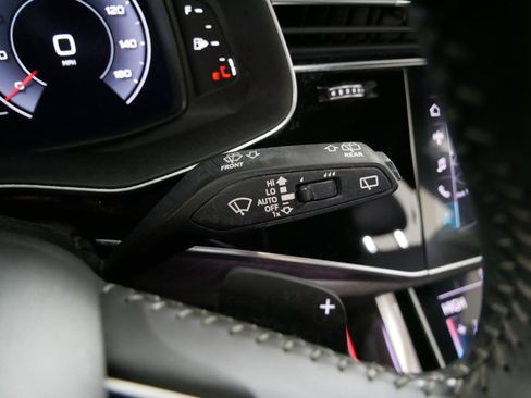 Used 2019 Audi Q8 Premium Plus image 31