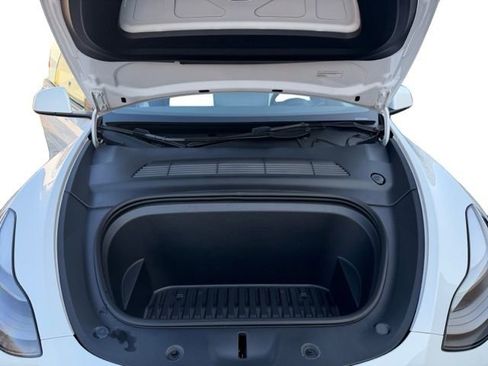 Used 2023 Tesla Model Y Long Range image 19