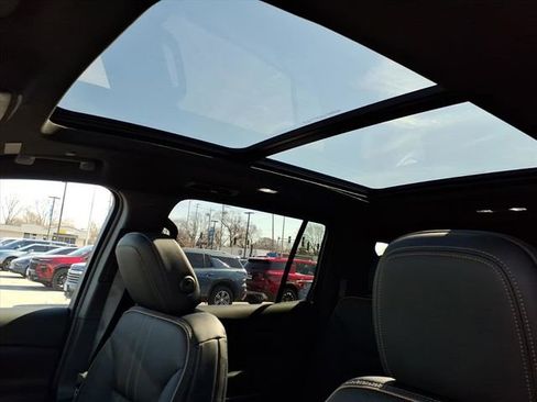 New 2026 Chevrolet Traverse High Country image 8